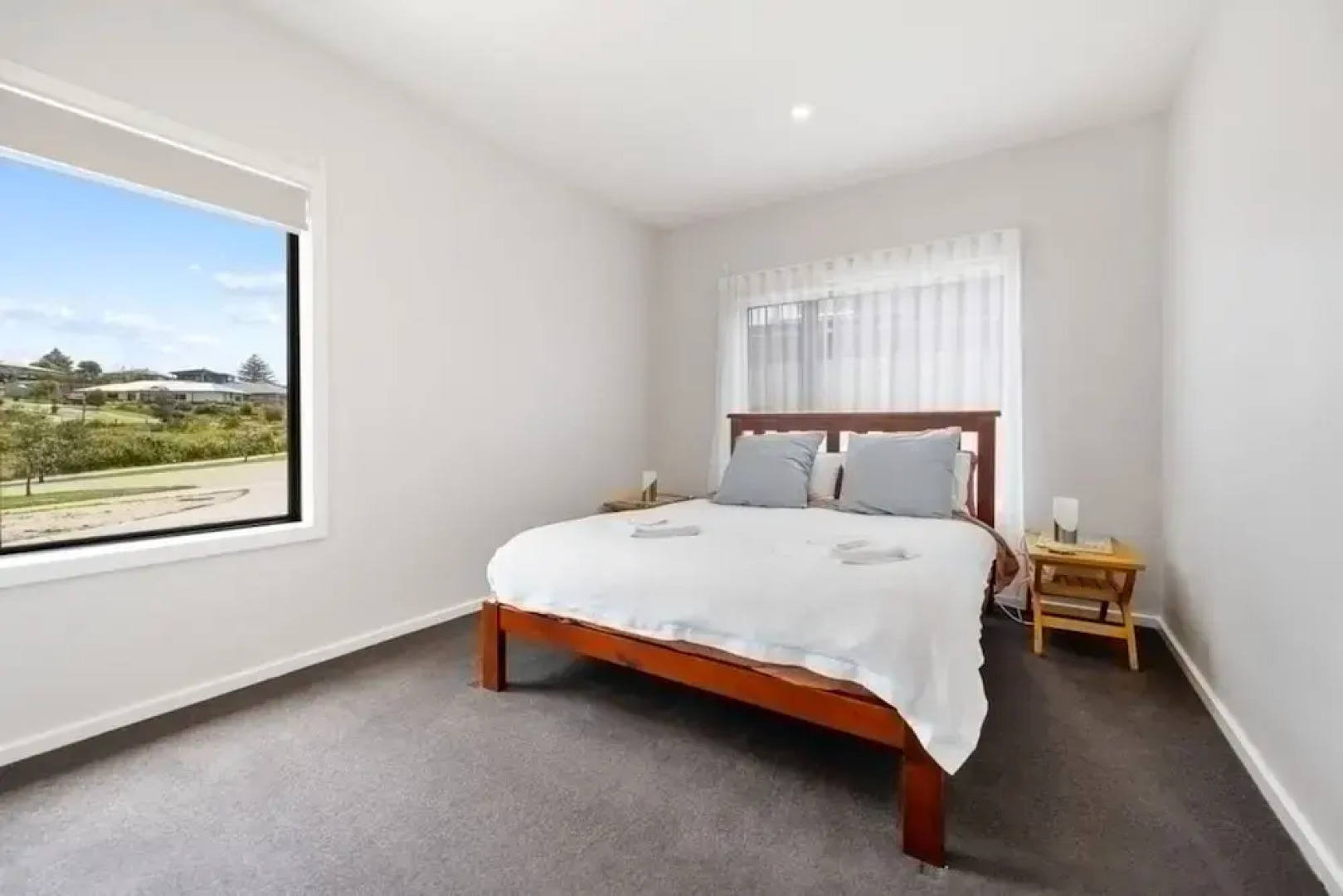 Modern Coastal Escape Pet Friendly With Fireplace