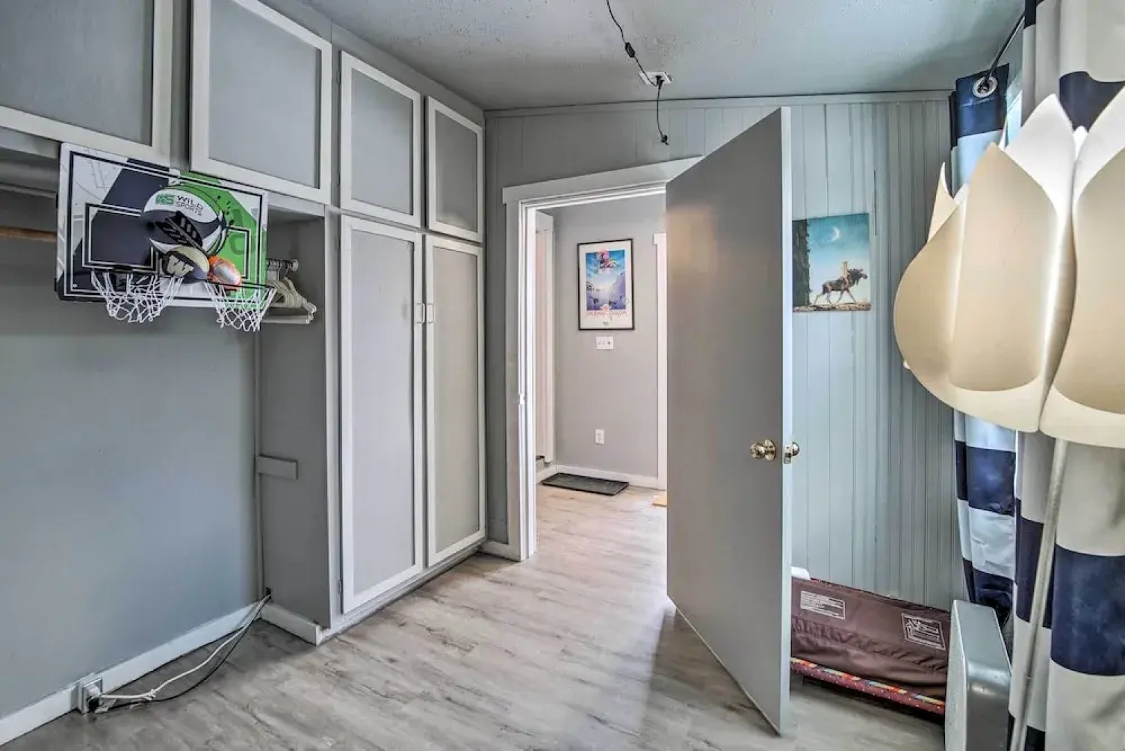 Cozy Cle Elum Cabin w/ 3 Acres & Stocked Pond