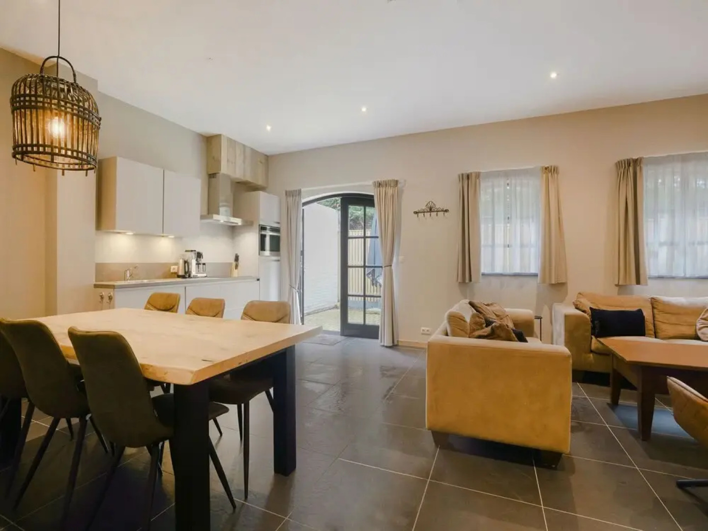 Scenic Escape With Garden