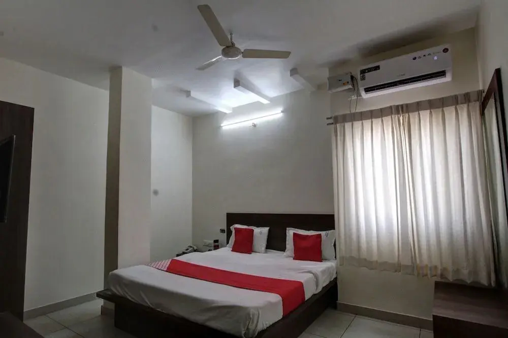 SPOT ON 29404 Kruthika Comforts