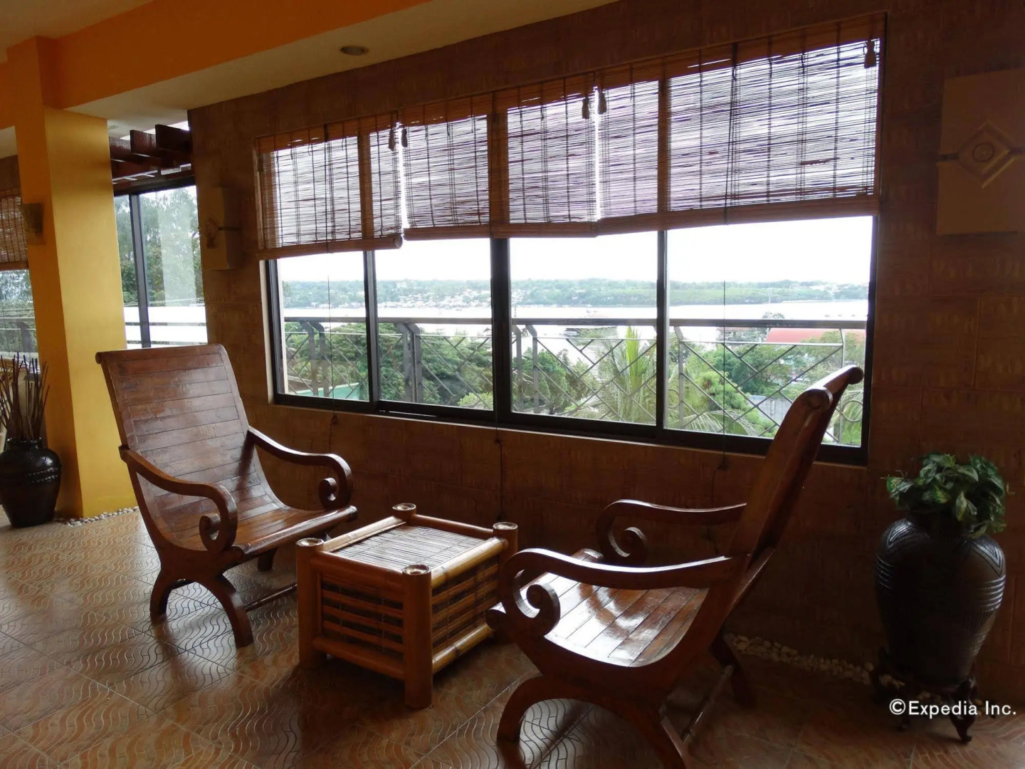 Sun Avenue Tourist Inn & Cafe