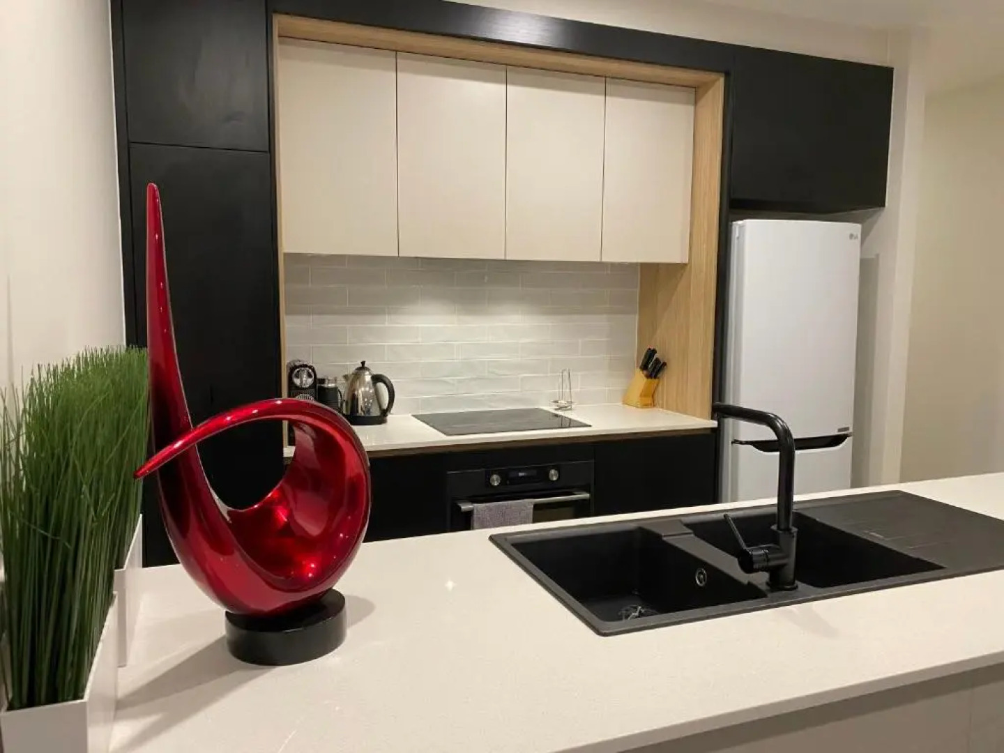 The Gallery Luxe 1 BR Executive Apartment in the heart of Braddon Wine Secure Parking WiFi