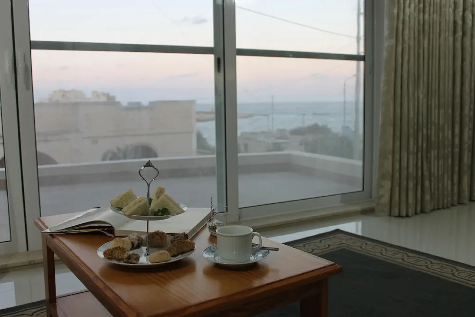 One - Seaview Apartment