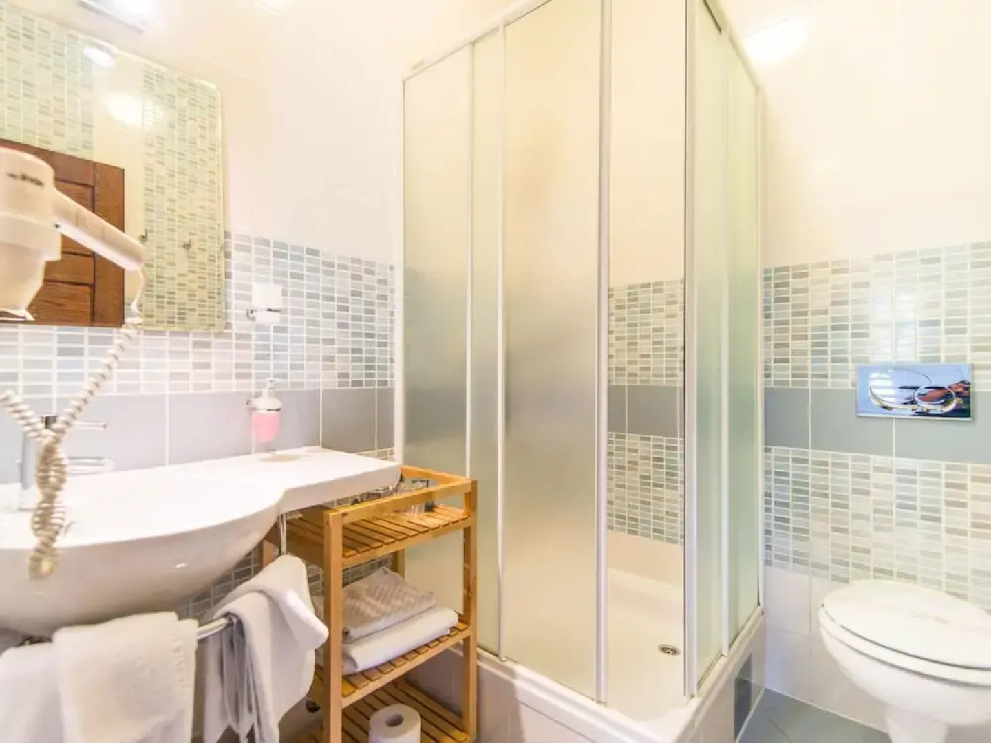 Beautiful Villa on the Island of Brac With Infinity Pool, Beach at 30 Meters