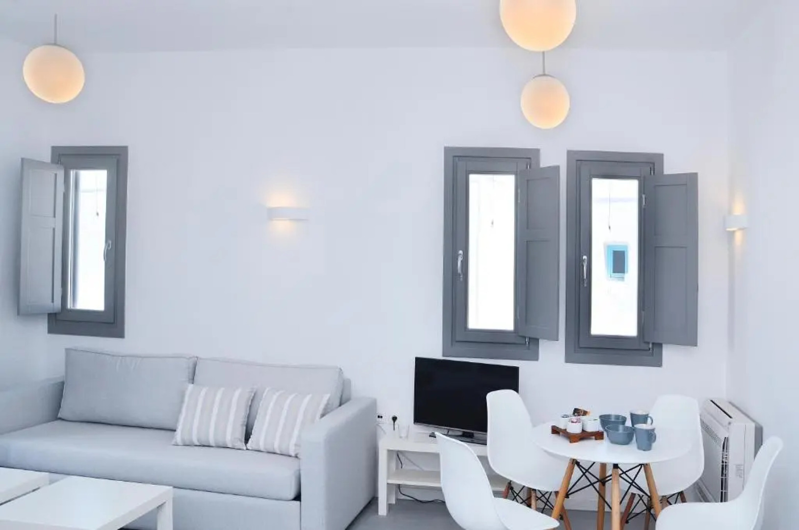 Ionathan Koufonisia Suites