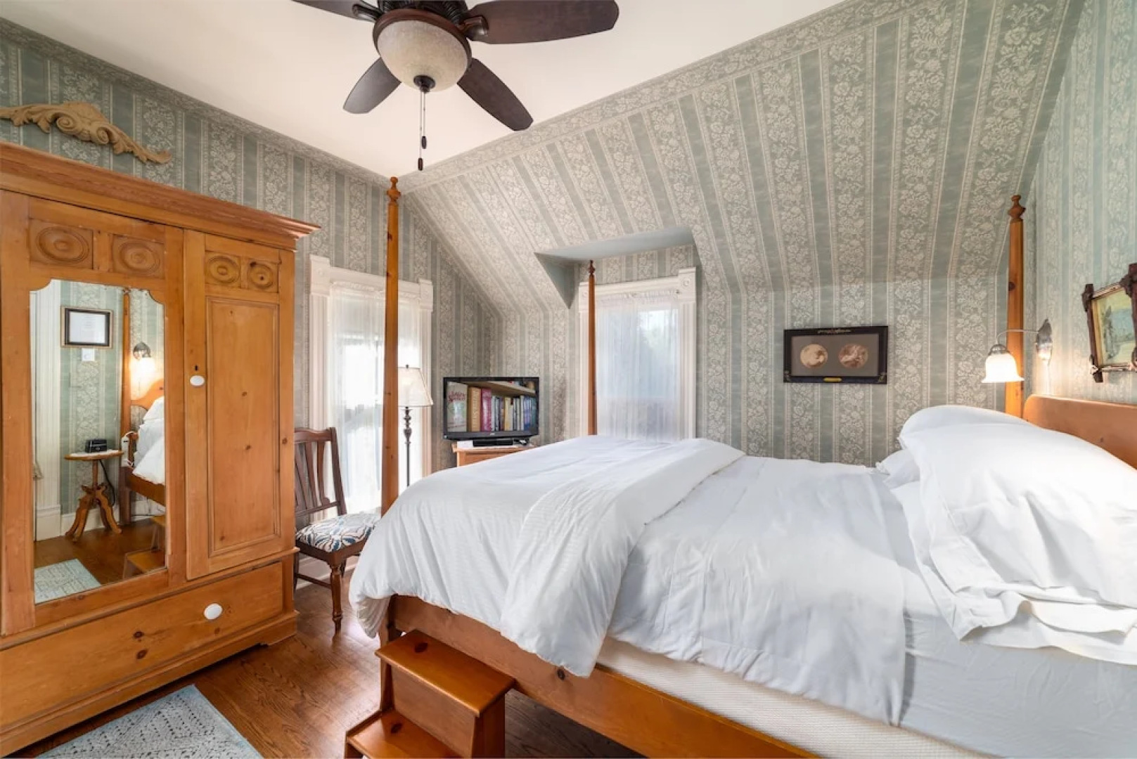 Thorp House Inn & Cottages