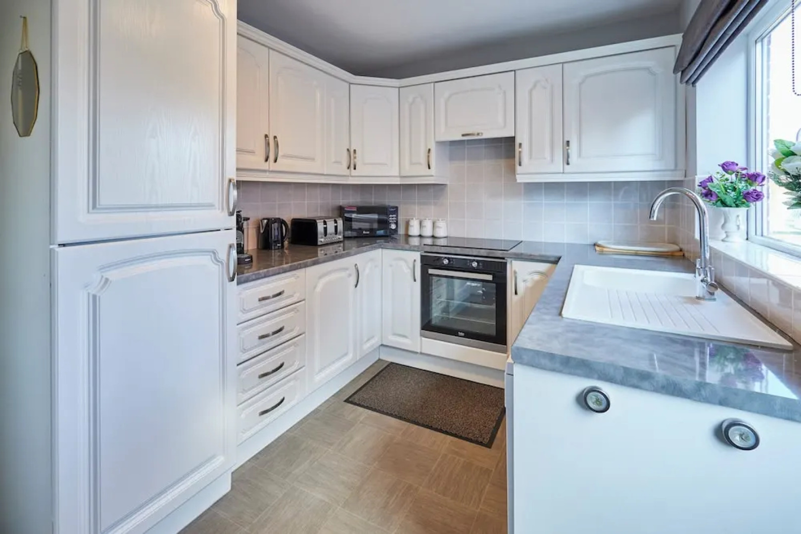 Host Stay White Rose