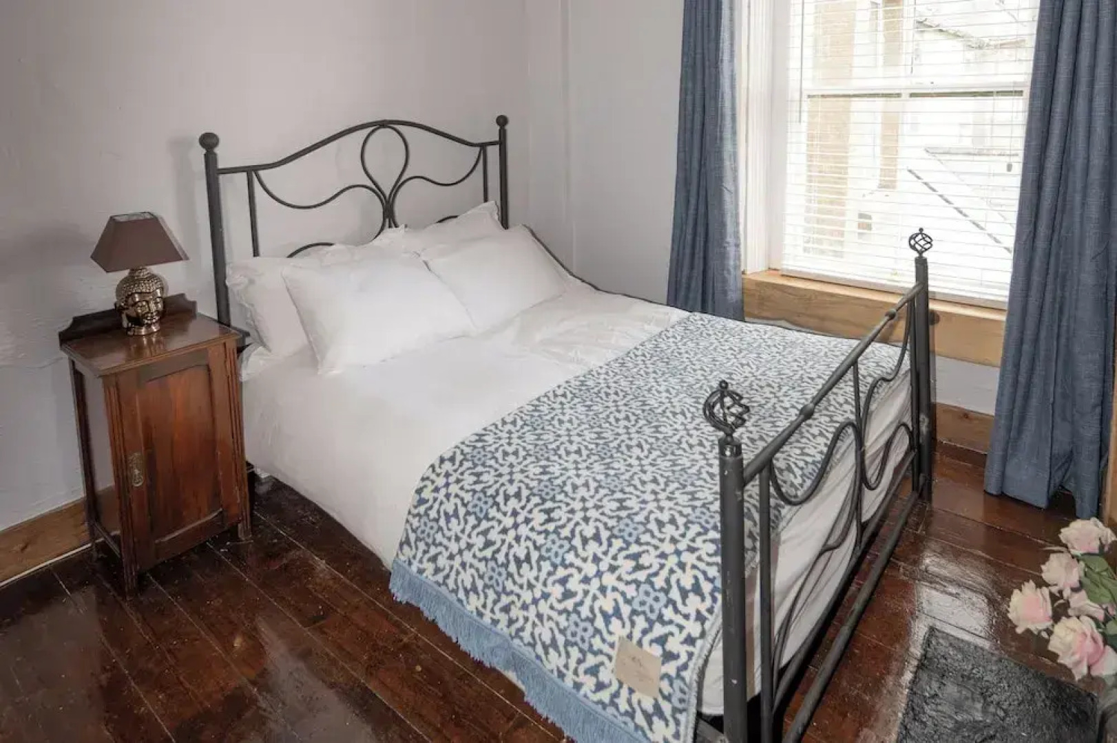 Quirky Apt - Sleeps 6 - Coastal Area - Parking