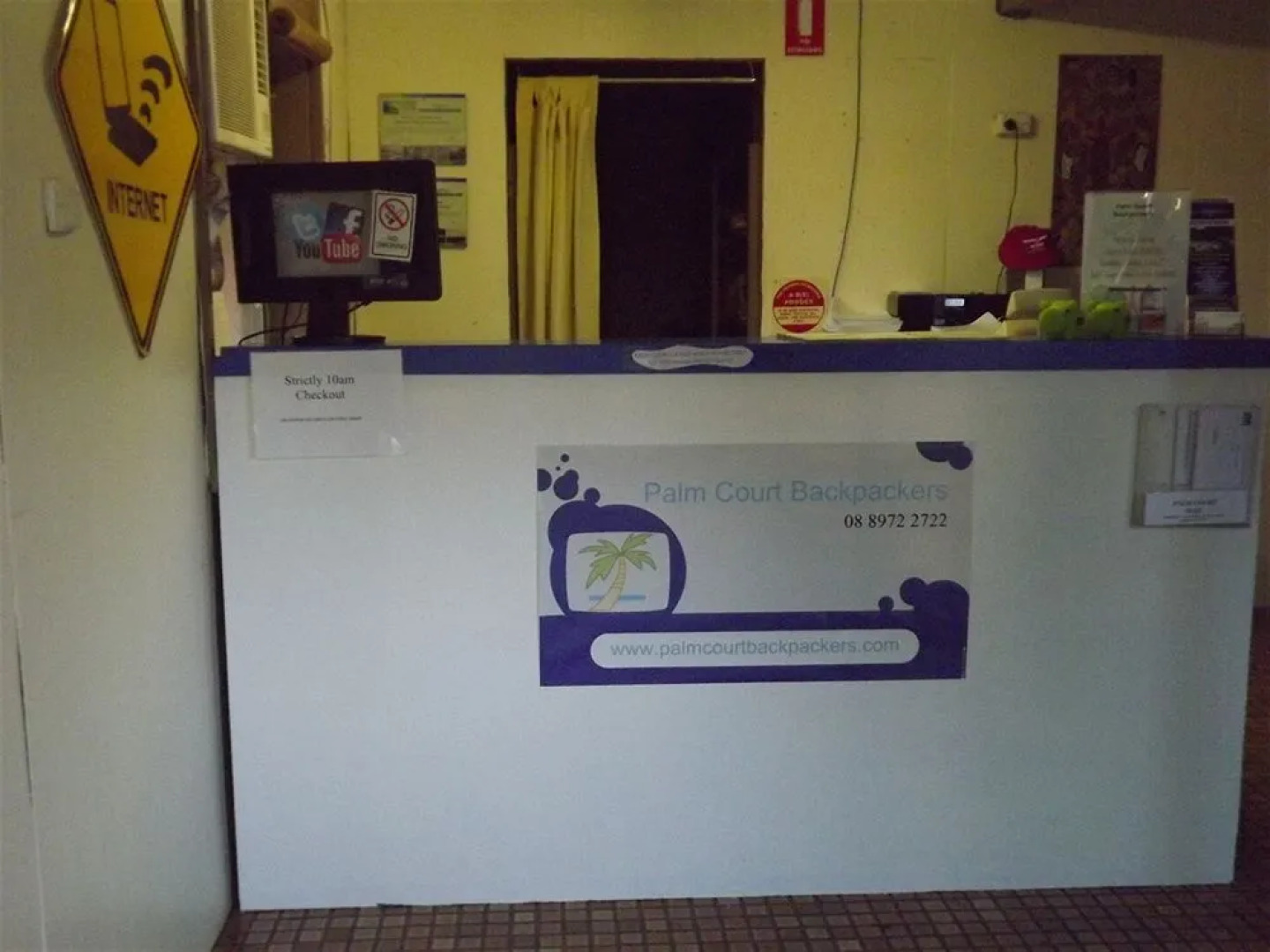 Palm Court Budget Motel Hostel/Backpackers