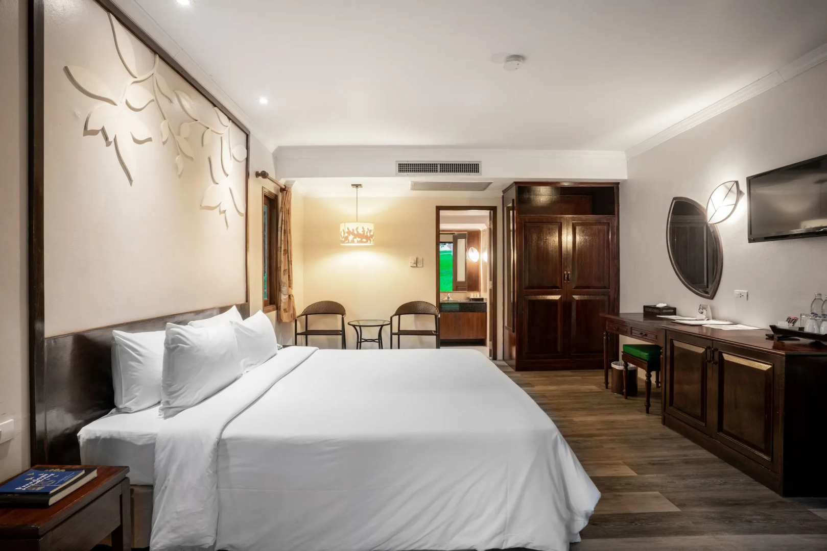 The Leaf On The Sands by Katathani