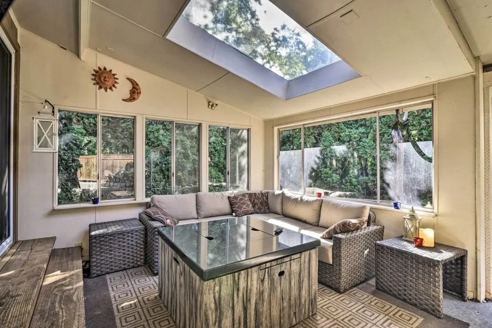 Charming Hillsboro Home w/ Yard, Dogs Welcome