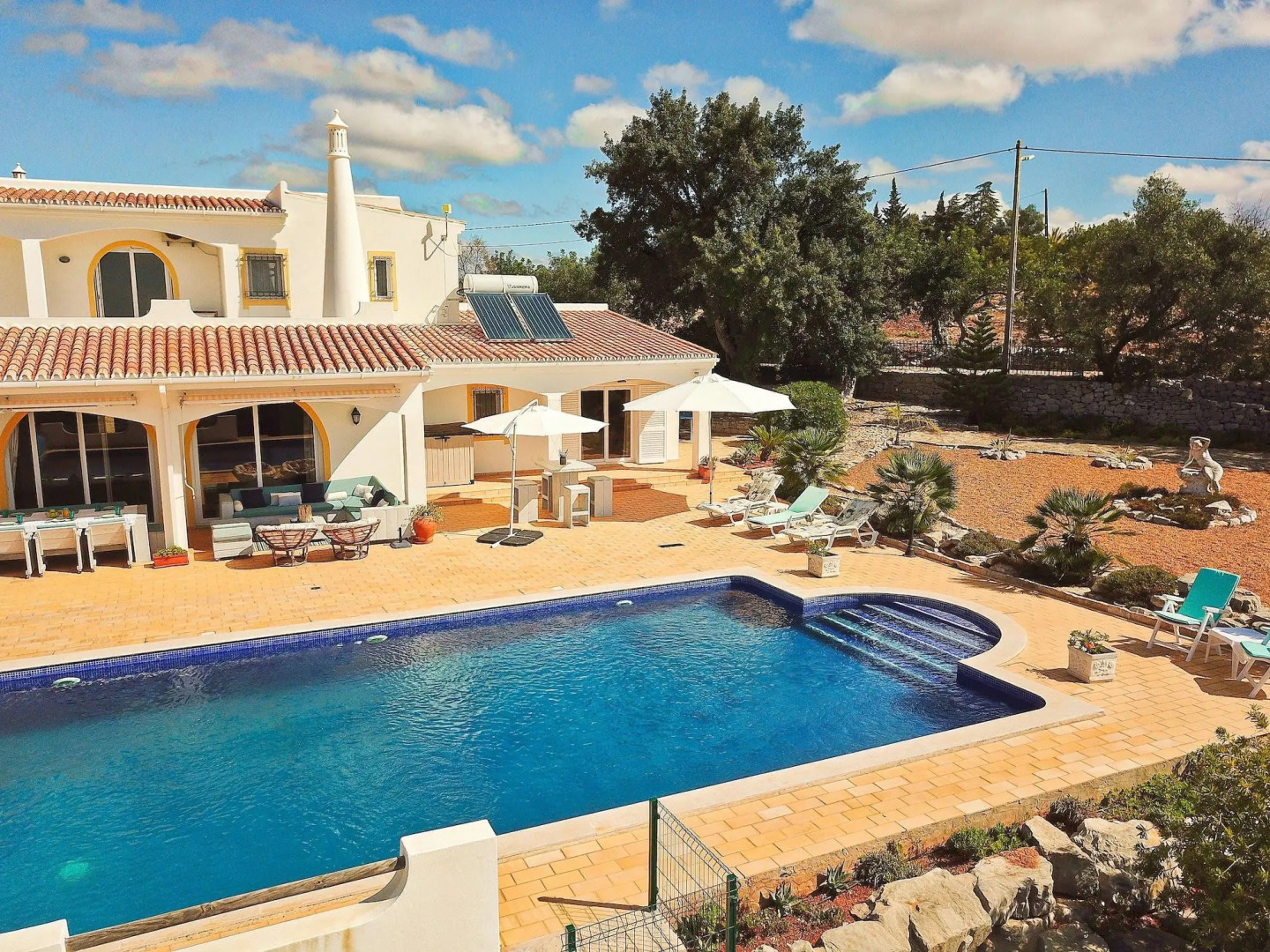 Villa Santa Barbara by Portucasa