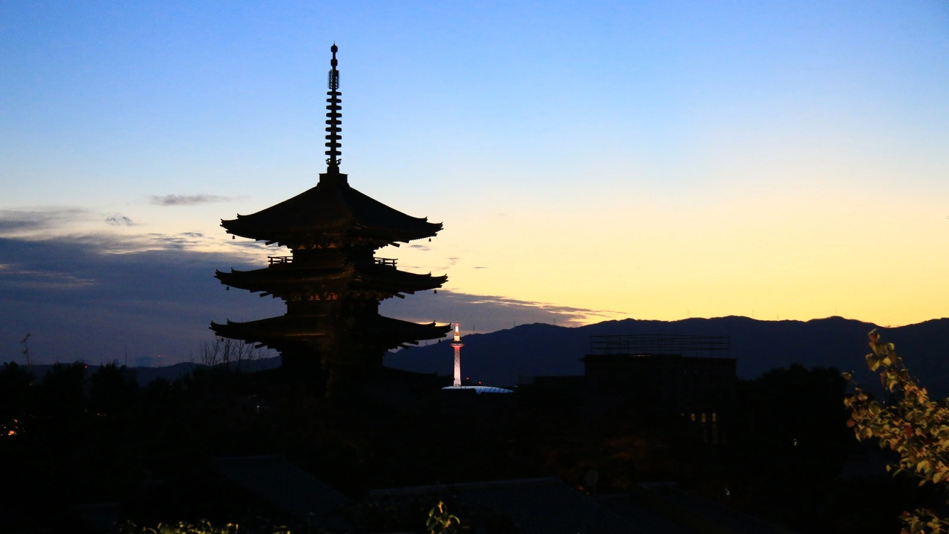 Tsumugi Tojihigashimonmae