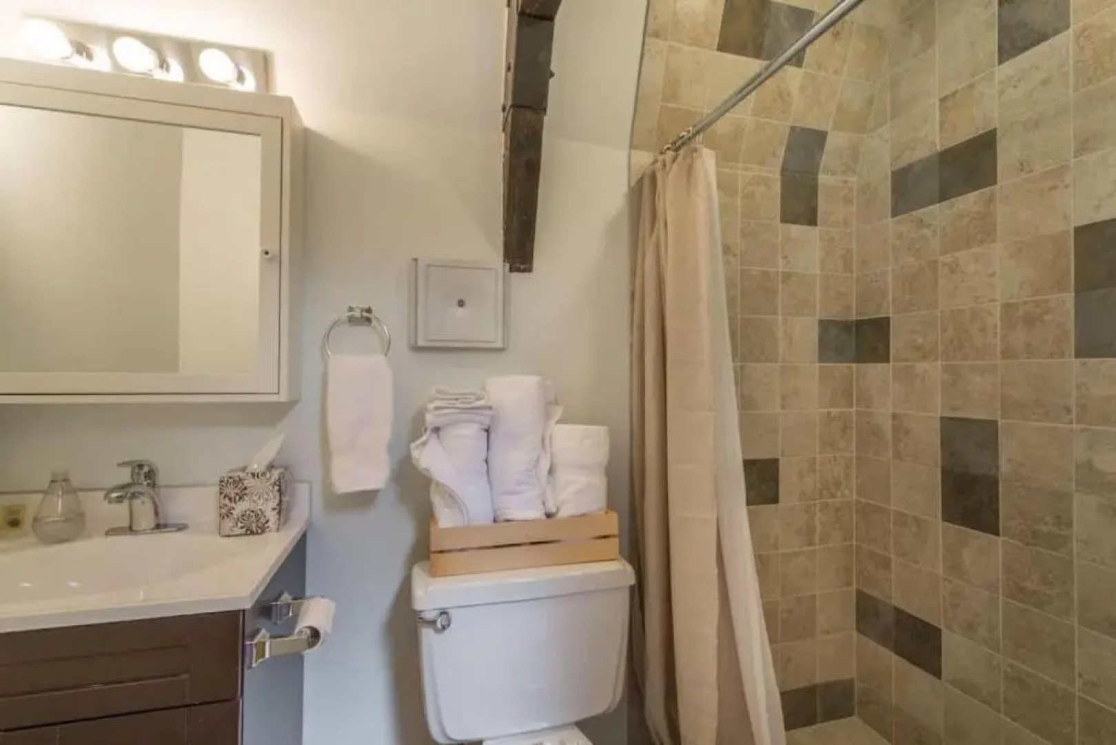 High Pines Hideaway by Avantstay - Newly Remodeled in Tahoe Donner With Hot Tub!