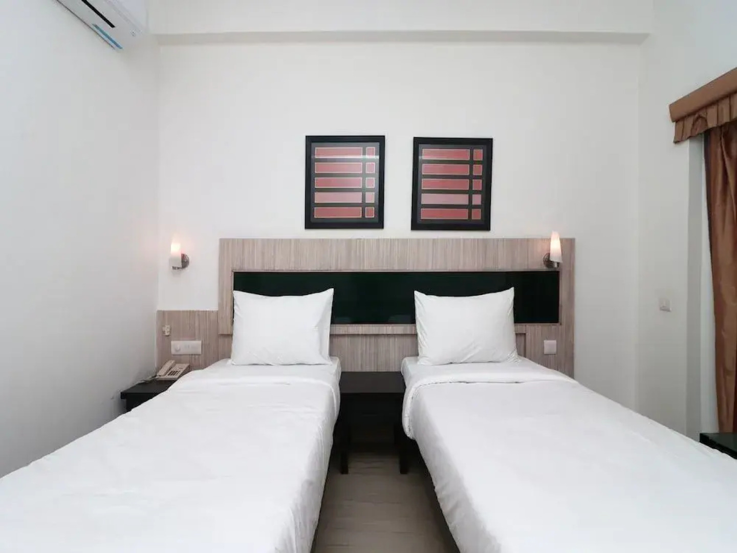 OYO 20016 SilverKey Huda City Centre