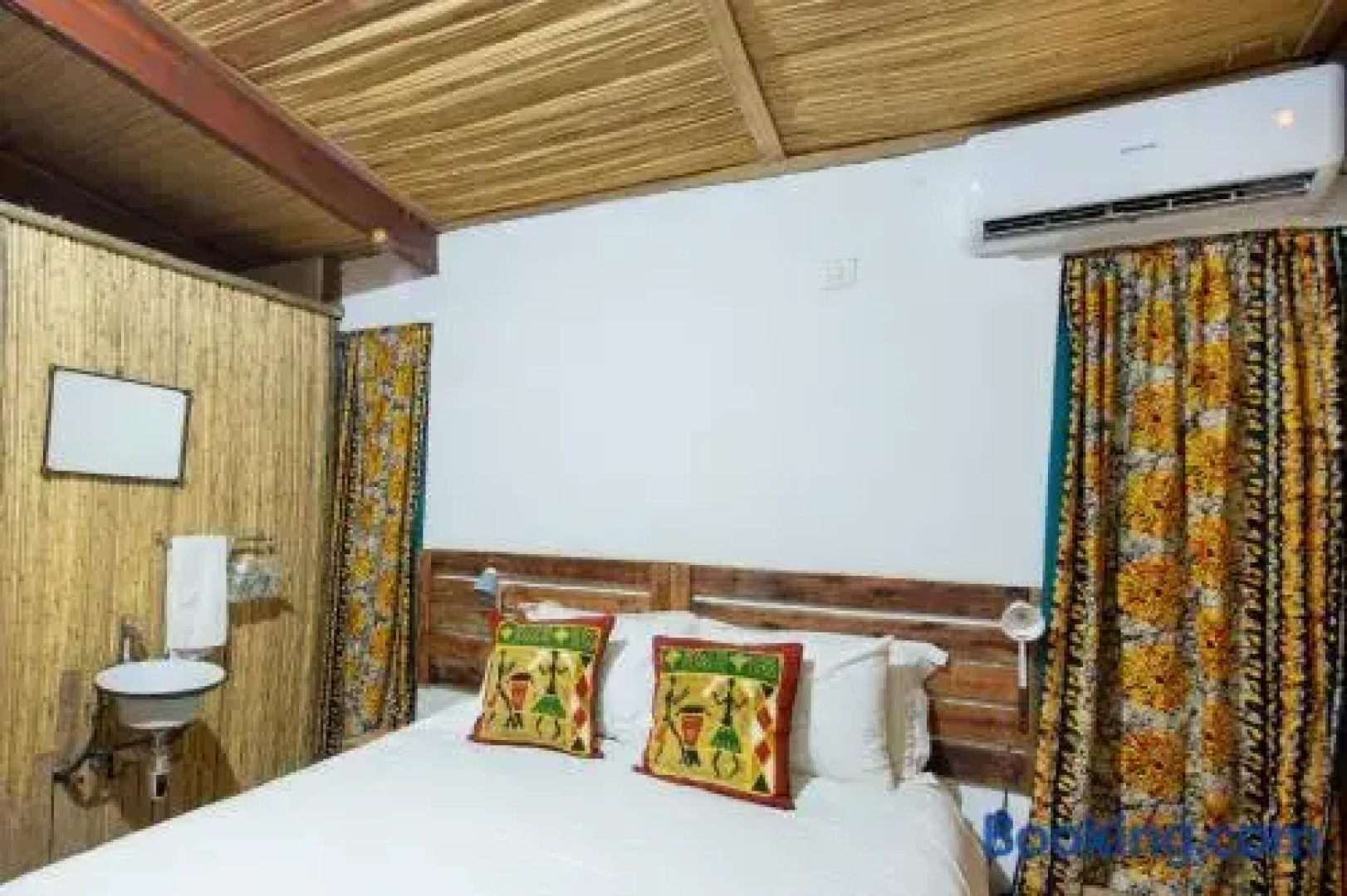 Nxabii Cottages