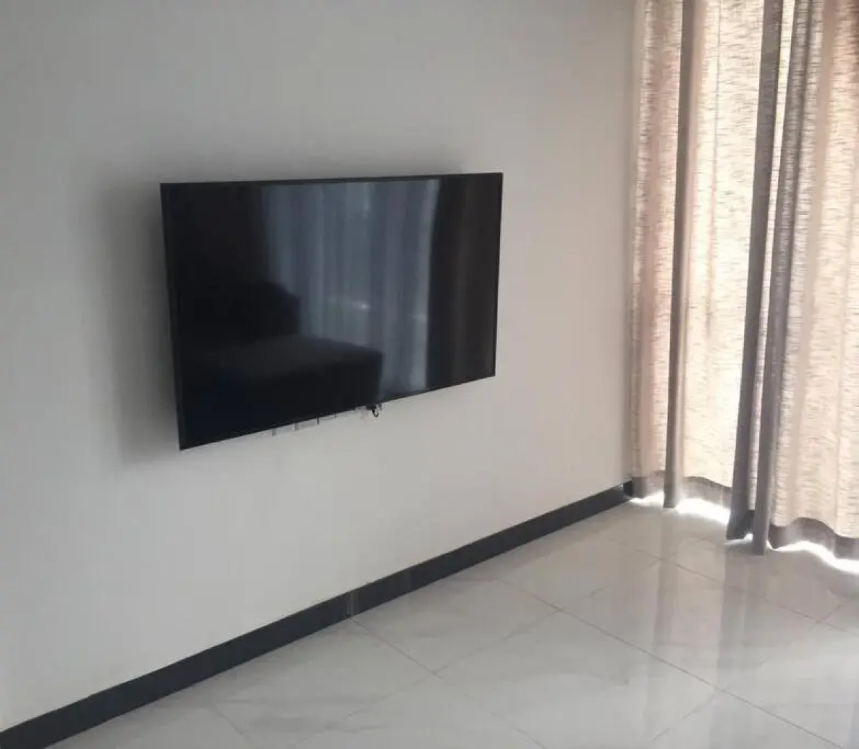 Modern luxury Condo,3 bedroom and 3 bathrooms