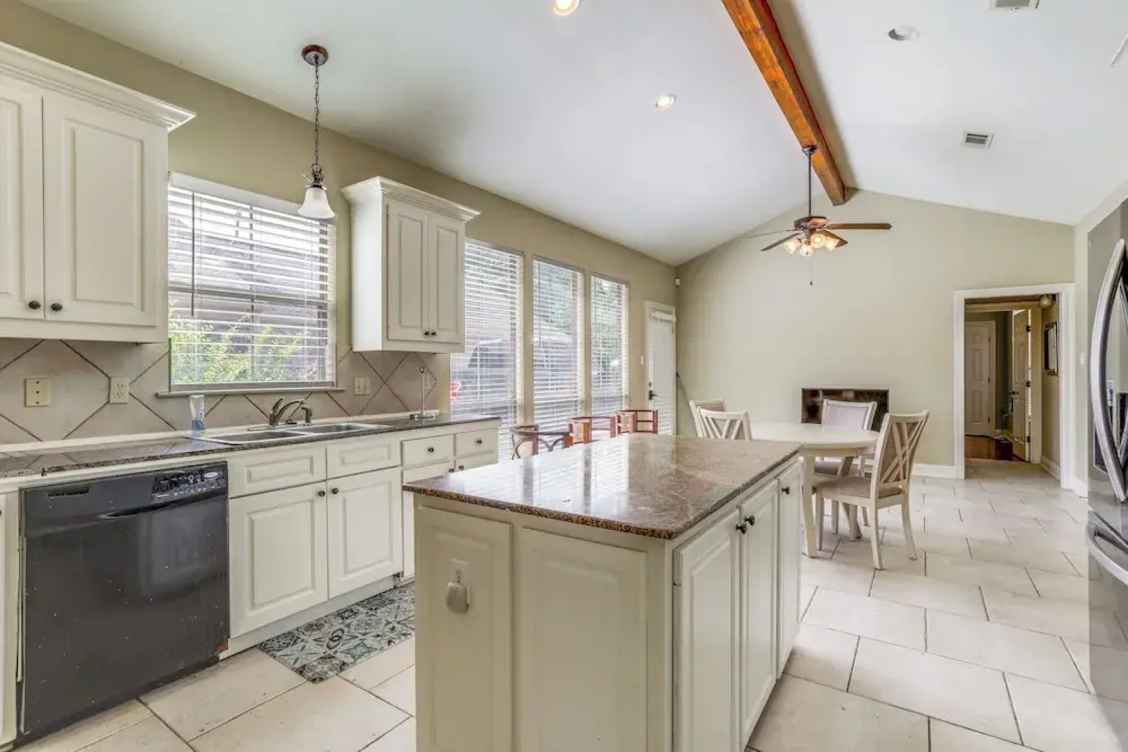 Easy Access to I-10: Family Home in Prairieville!