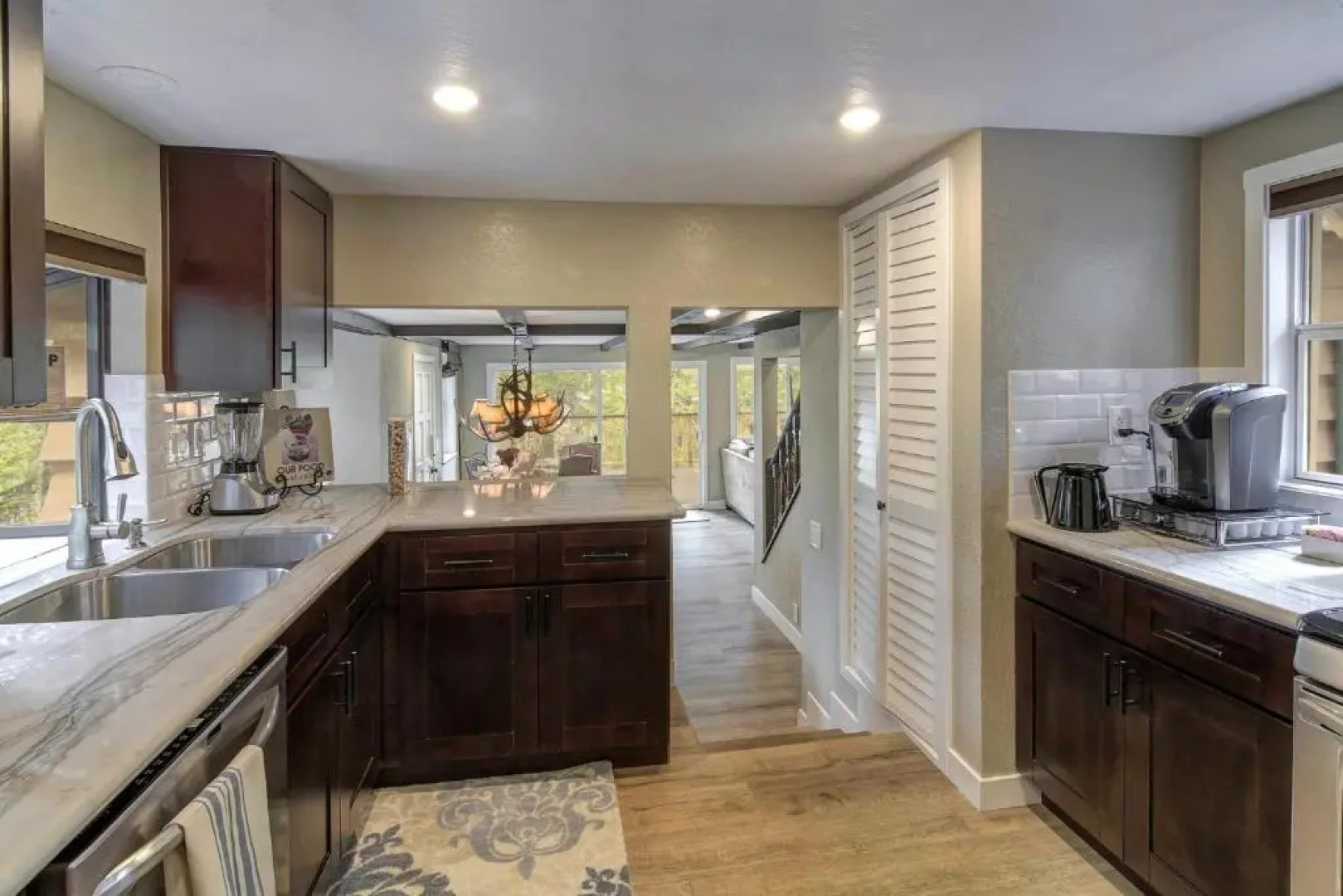 Spectacular Lake View, Luxe 3 Level Home, 1750 sqft, AC, Dogs, Walk to Village