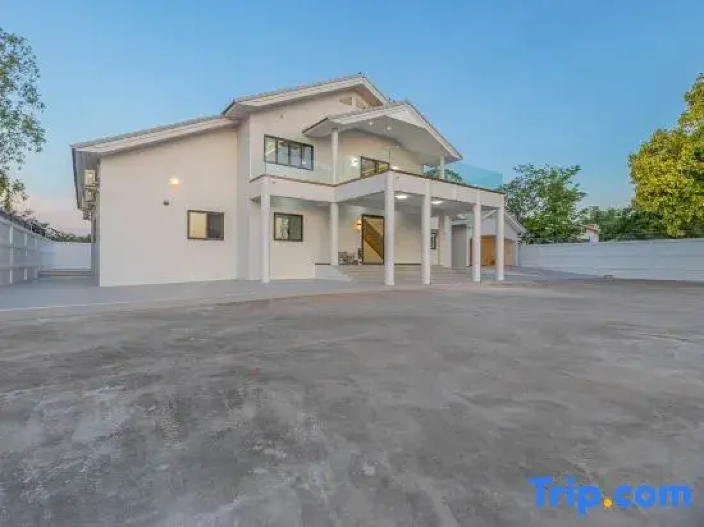 Pattaya Grand Villa 6 Bedroom 8 Bath (Private Pool, KTV, Sauna, Fitness Area)