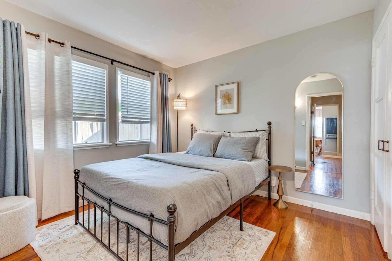 Centrally Located Burbank Duplex Near Hollywood!