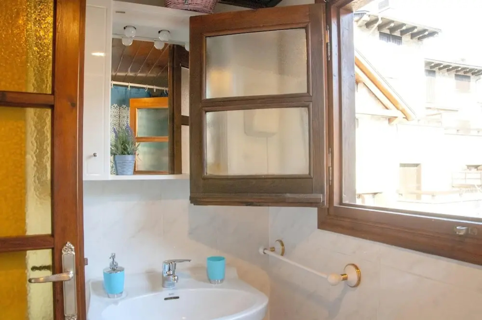 House With 4 Bedrooms in Anciles, With Wonderful Mountain View, Furnished Balcony and Wifi Near the Slopes