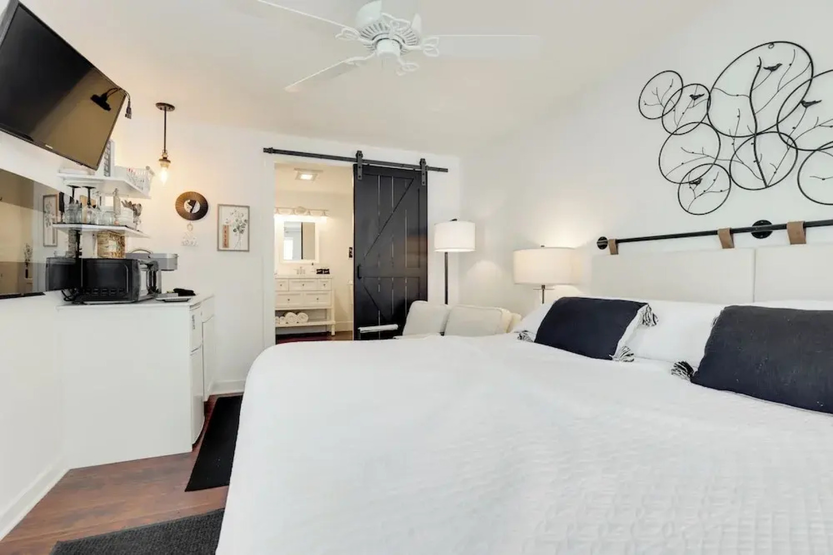 Walkable Studio on Historic Hammondsport Property!