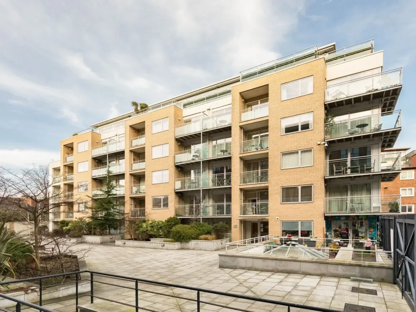 Scarlott Row temple bar dublin 2