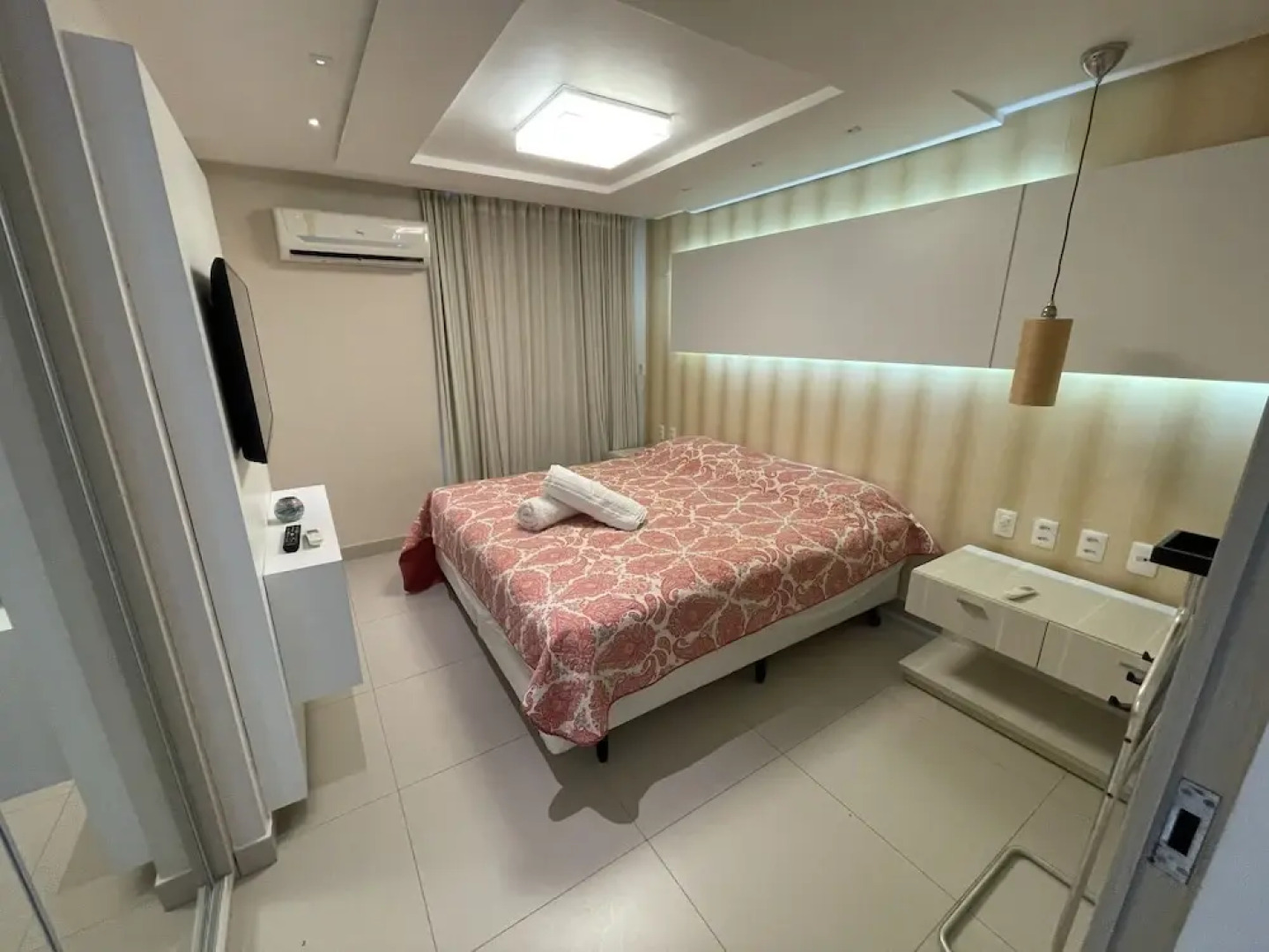 Riviera Beach Place Golf Residence