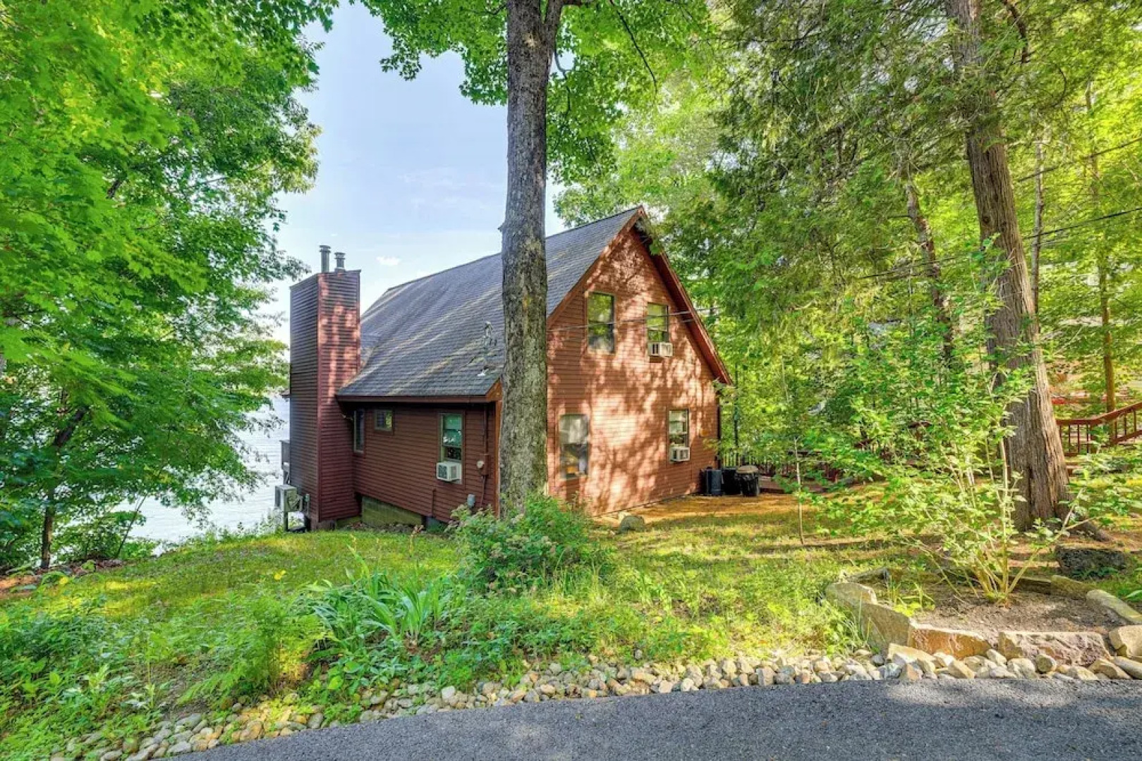 'sweet Serenity' Schroon Lake Family Retreat!