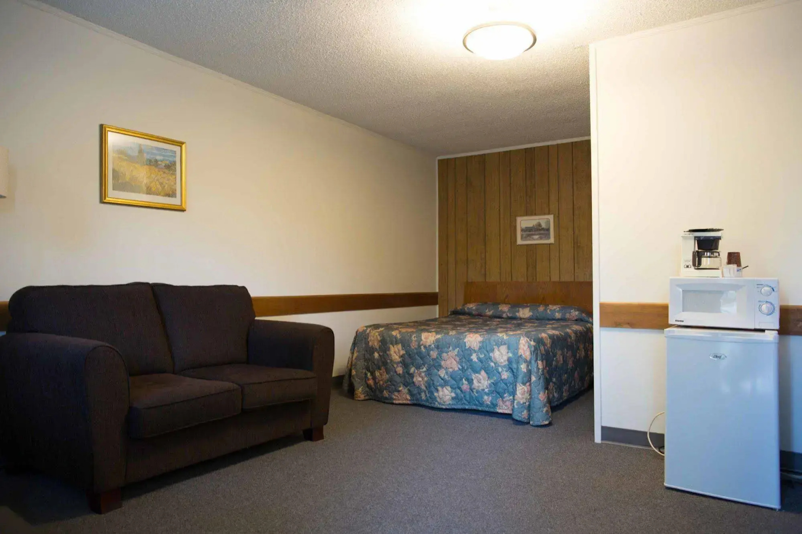 Yellow Quill Motel