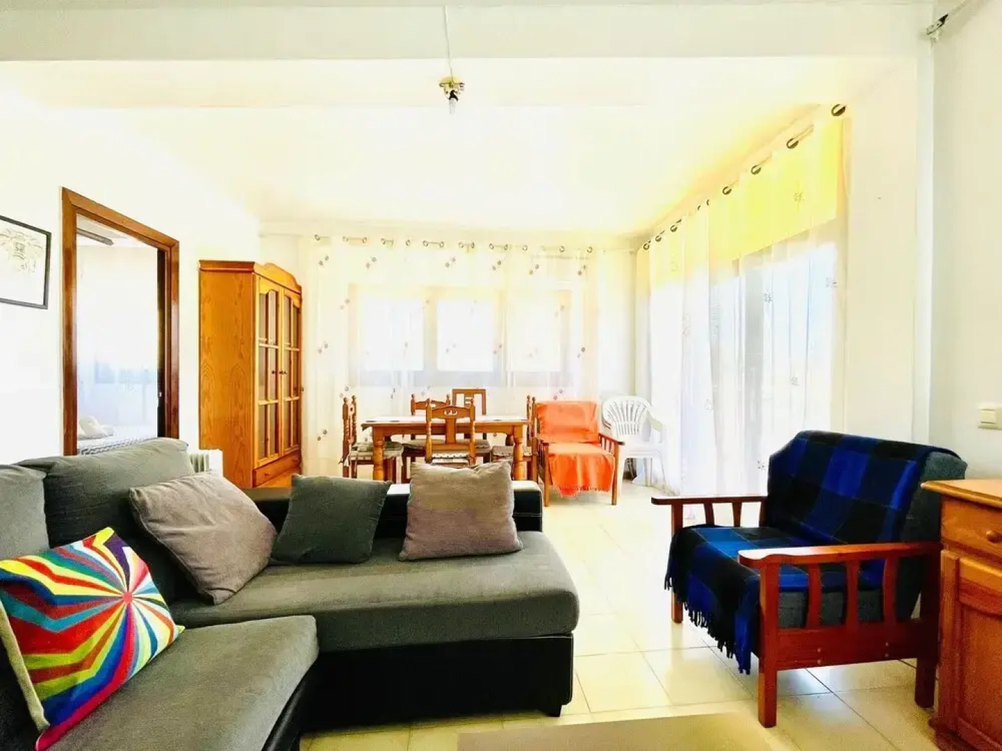 Mountain-view Apartment by Sea