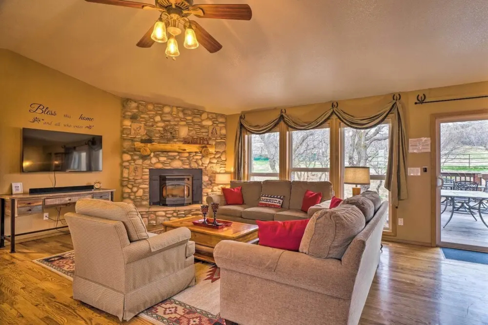 Monument Getaway w/ Hot Tub, 12 Mi to Usaf Academy