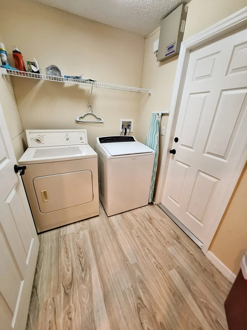 6/3 Pool home with spa and games room!, Clermont, US