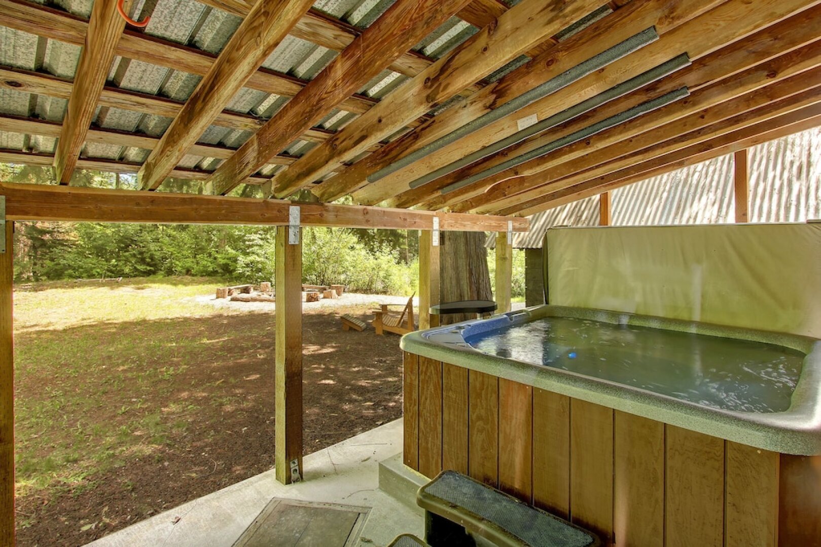 Peaceful Pines Cabin - Three Bedroom Home with Hot Tub