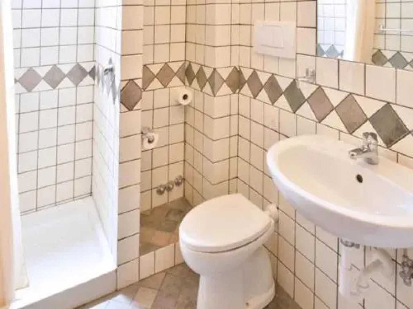 Gianni House Backpackers Hostel