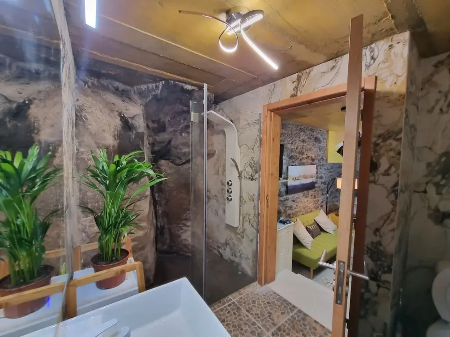 Room-discover Magical Calheta