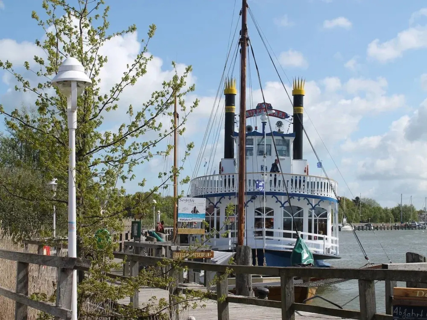 Spacious Apartment near Sea in Graal-Muritz