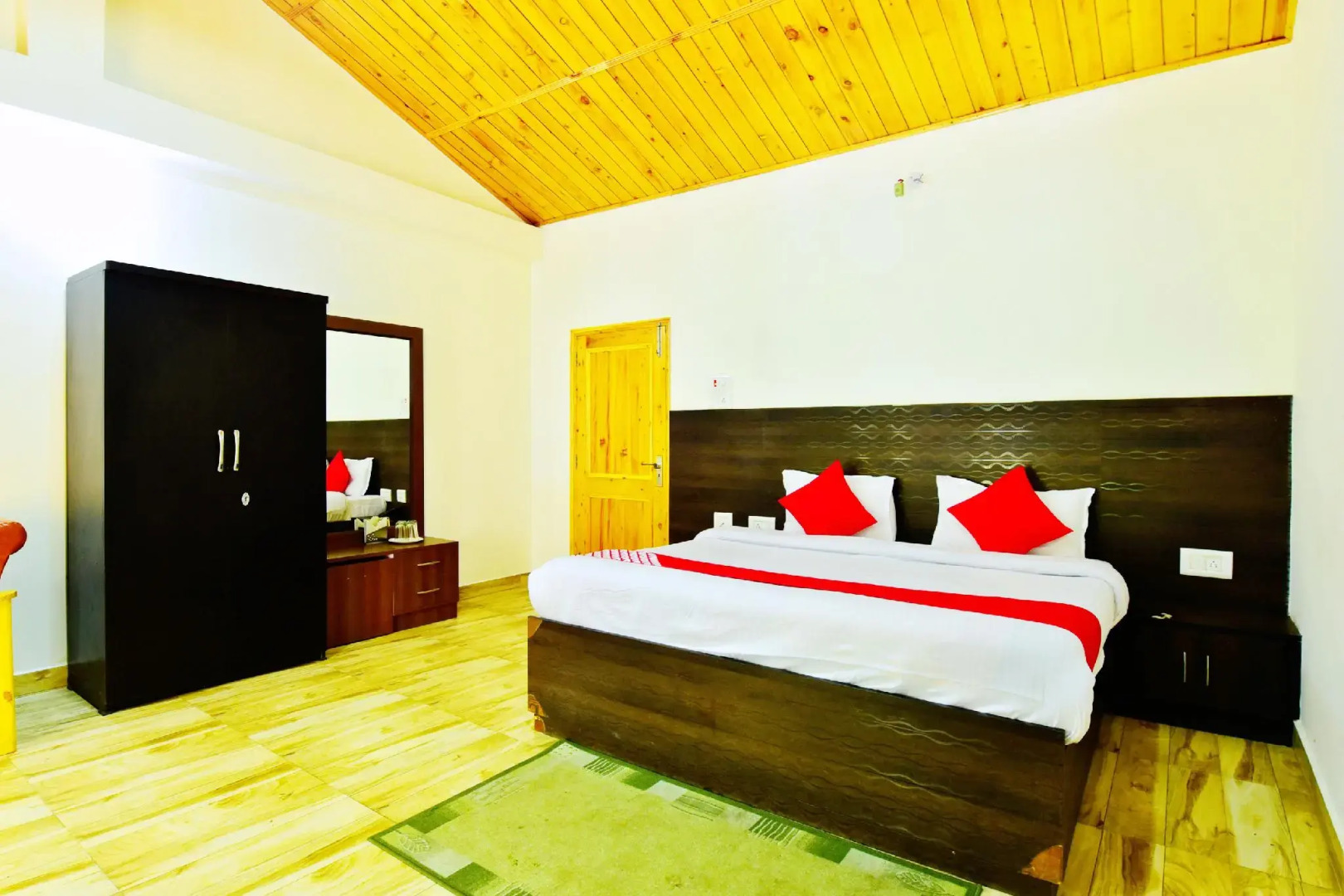 OYO 36033 Suma Ropa 99