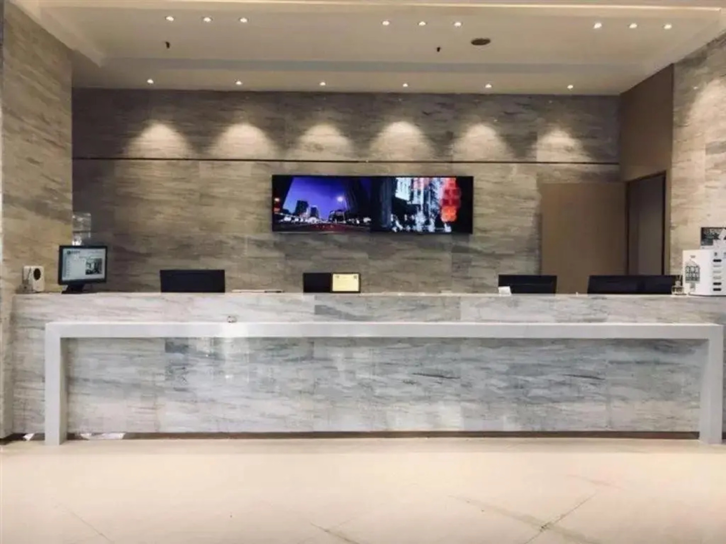 City Comfort Inn Wuhan Caidian Square