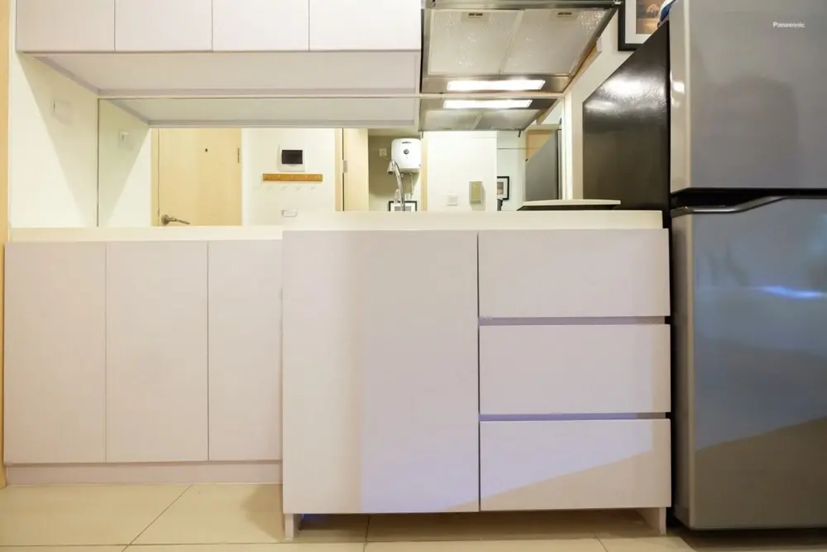 Homey Studio Room Tree Park Apartment near BSD City By Travelio