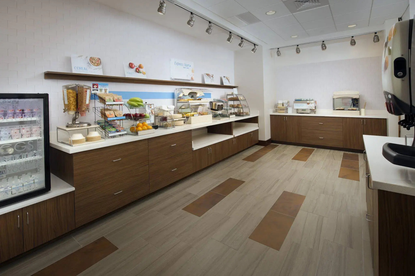 Holiday Inn Express & Suites Altoona by IHG