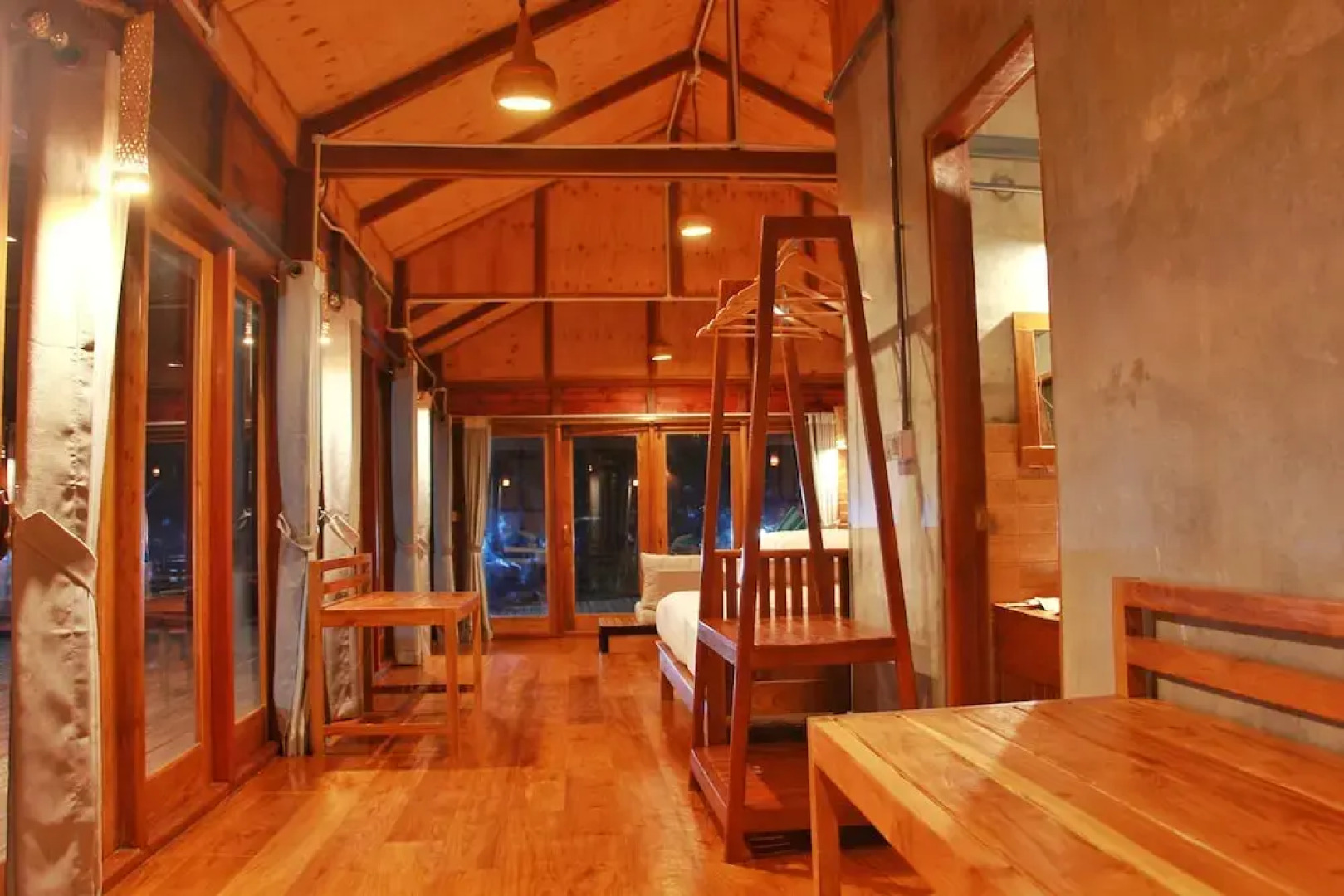 Demoso Lodge - Hostel