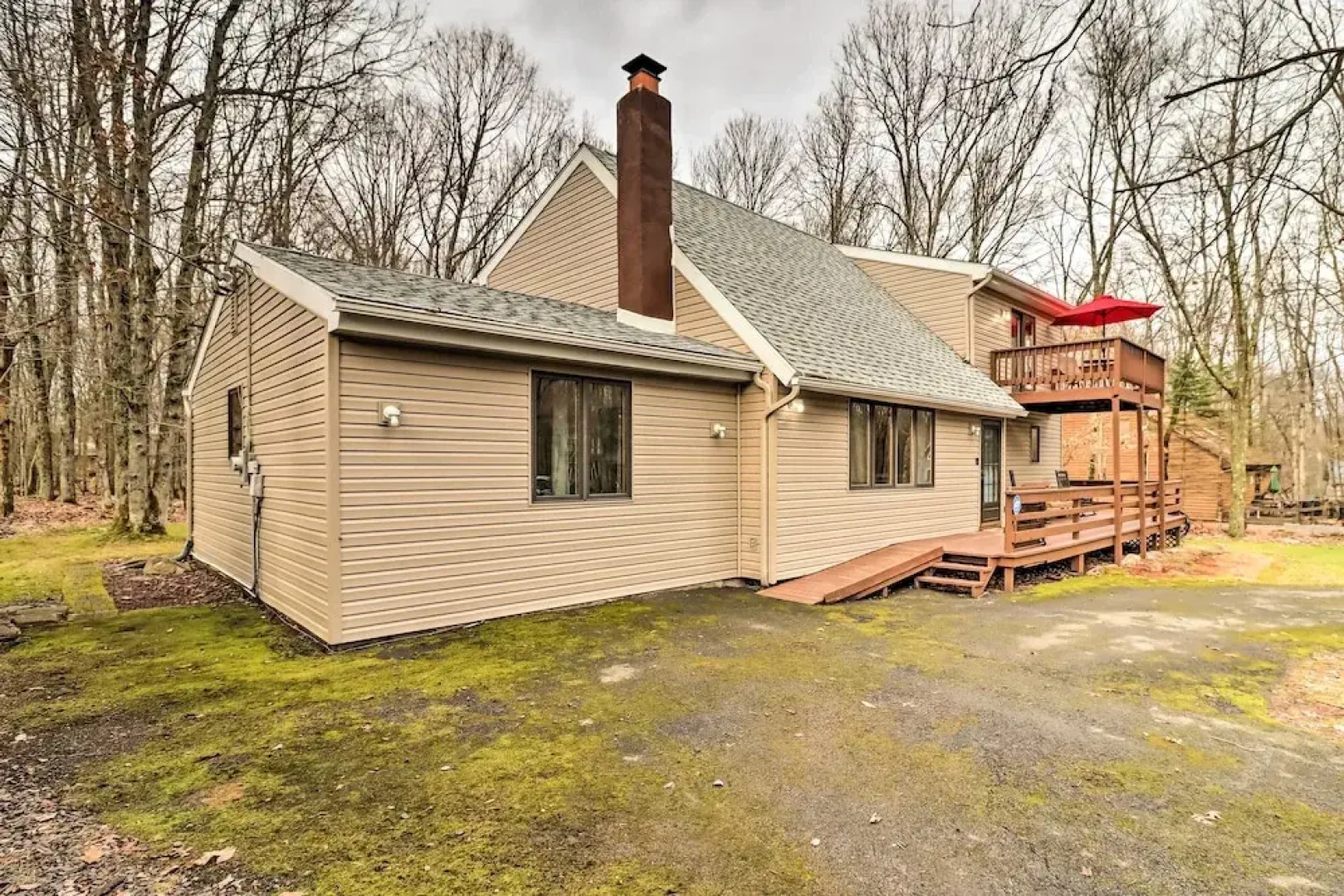 Near Big Boulder Mtn: Cabin w/ Furnished Deck