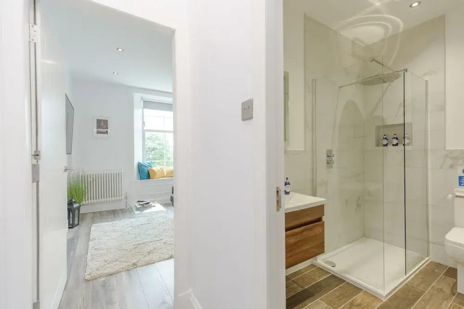 Dollar Apartments at 39