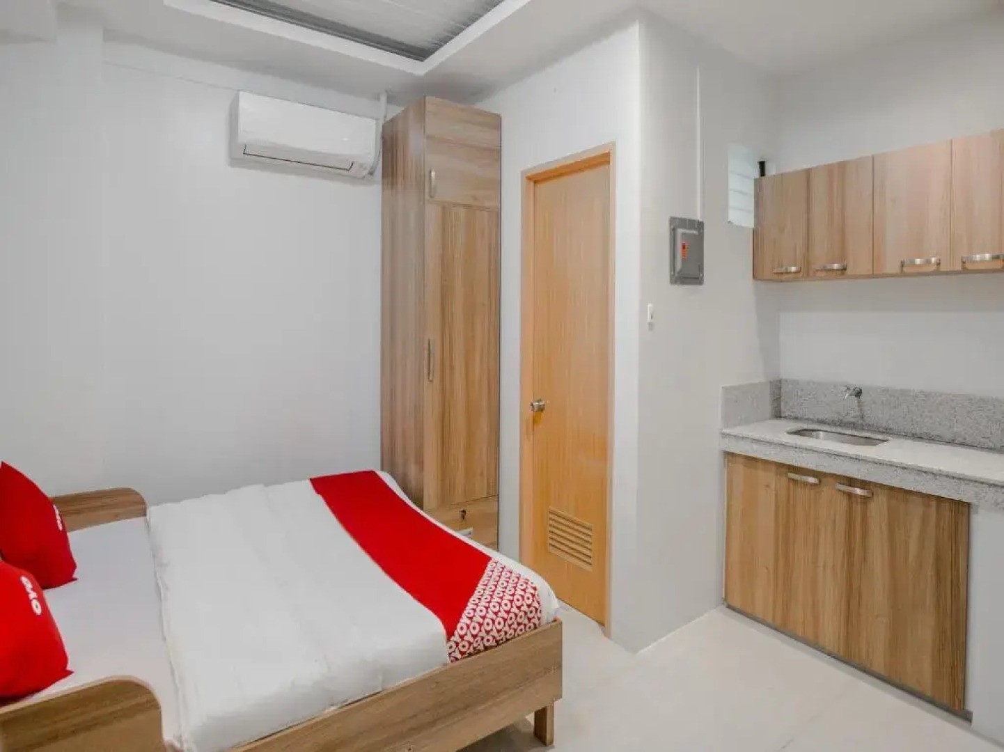 OYO 605 The Quarters