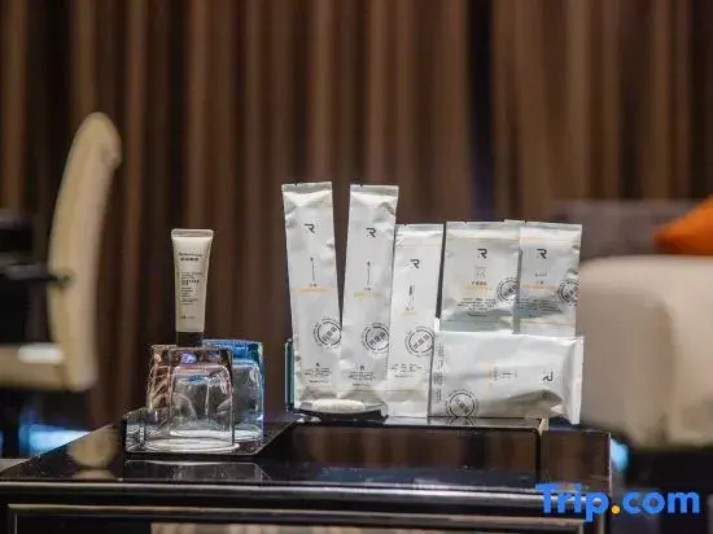 Rezen Select Hotel (Wenshan Dongfeng Road Pedestrian Street)