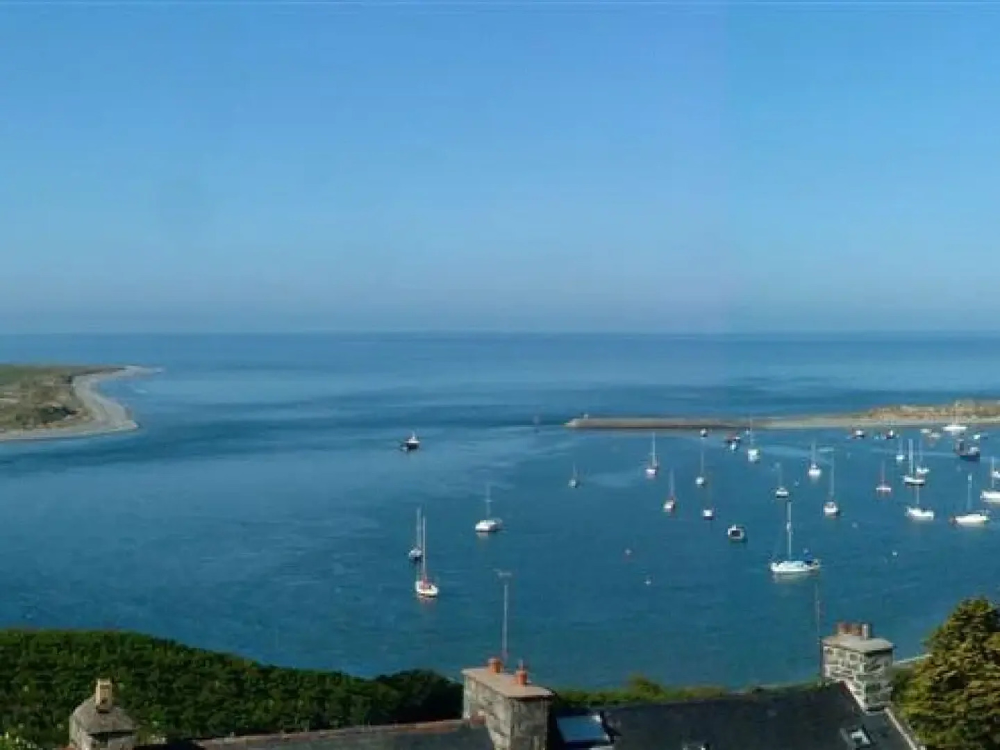 Modern Apartment Near the Estuary of the Mawddach River