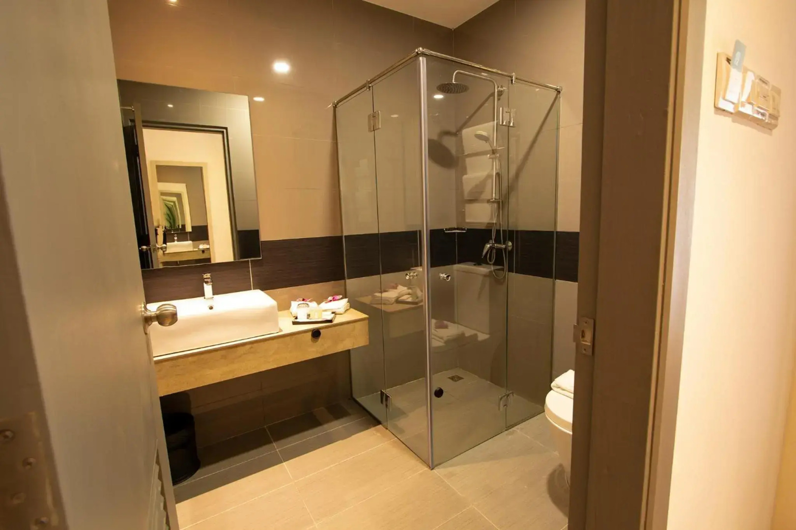 AZ Hotel & Serviced Apartments