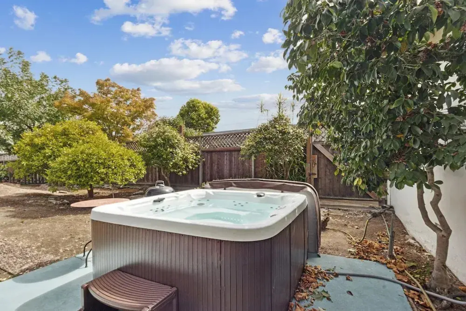 Charming Retreat With Hot Tub & Scenic Trails 2 Bedroom Home